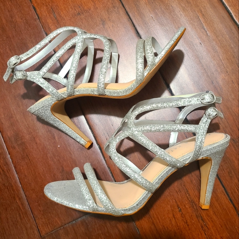 EUC 💠 Sparkly Silver Kelly&Katie Heels✨️ Size 8